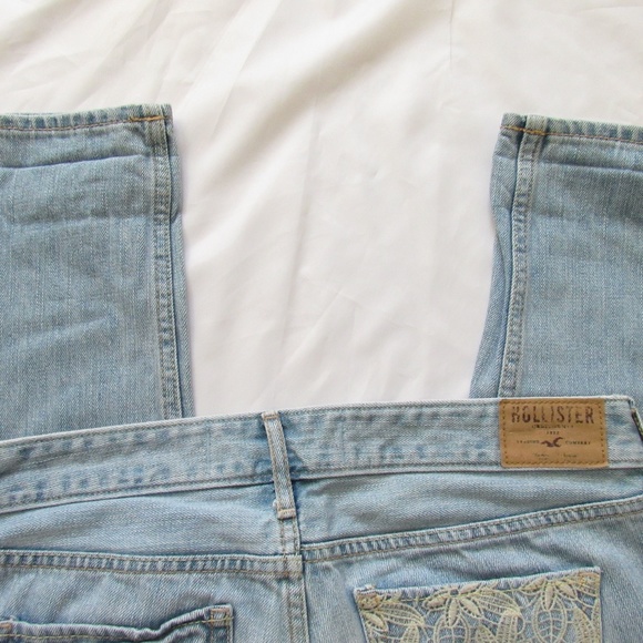 Hollister Distressed Light Wash Jeans - Picture 5 of 6